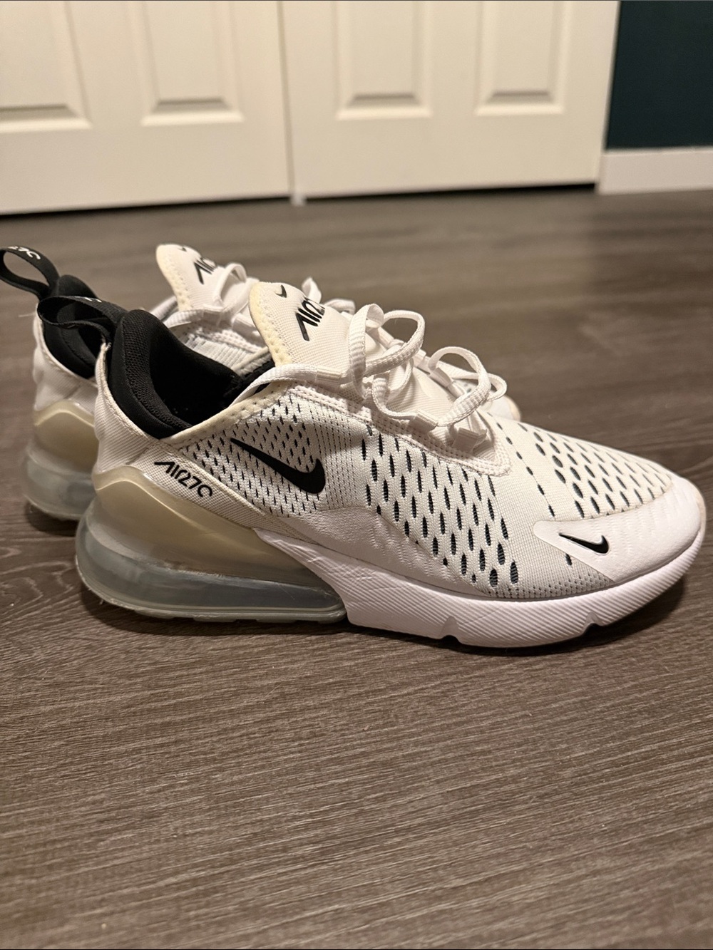 Nike White and Black Air 270 Mesh Running Shoes - Picture 3 of 9